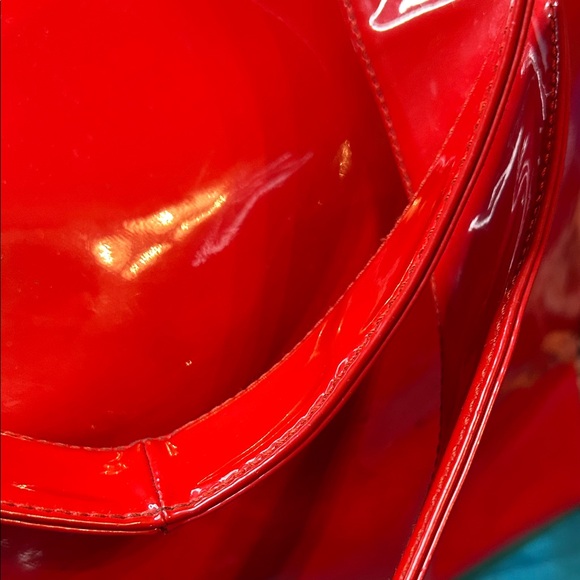 Salvador Faragamo Gancini Red Enameled Leather Large Tote Bag Beautiful! - Picture 3 of 12